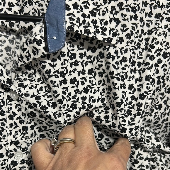 Croft & Barrow Black and White Patterned Button-Up Shirt - Picture 4 of 7